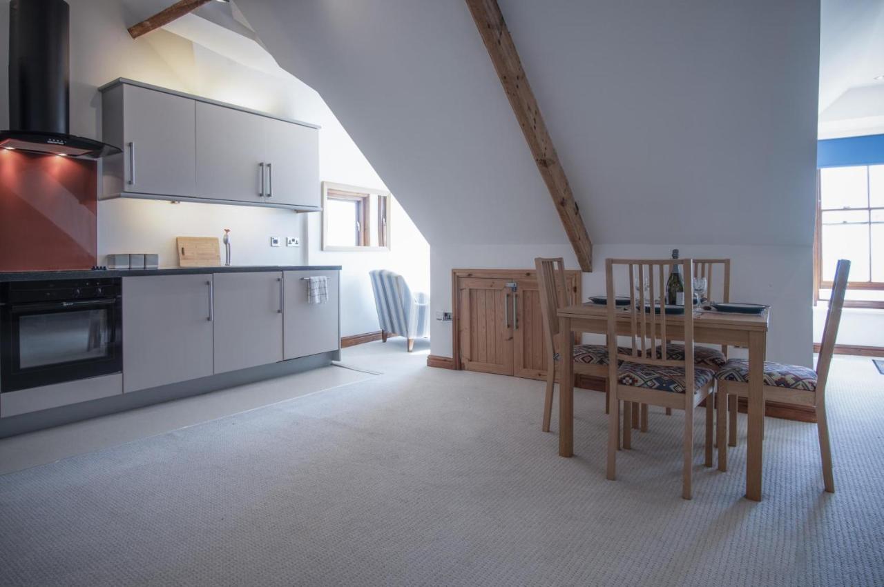 The Nest - 1 Bedroom Apartment - Tenby Bagian luar foto
