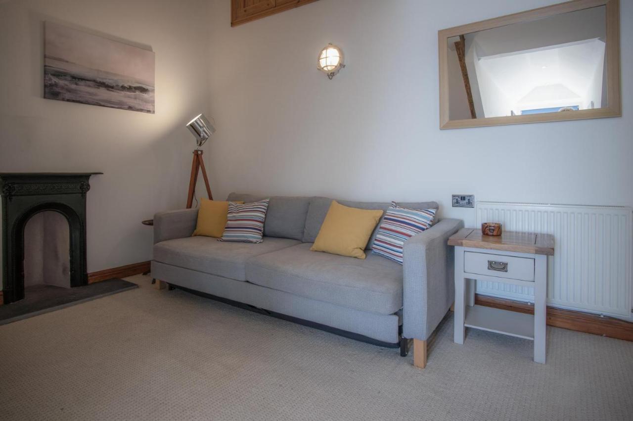 The Nest - 1 Bedroom Apartment - Tenby Bagian luar foto