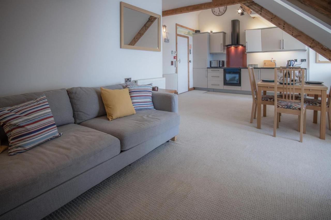 The Nest - 1 Bedroom Apartment - Tenby Bagian luar foto