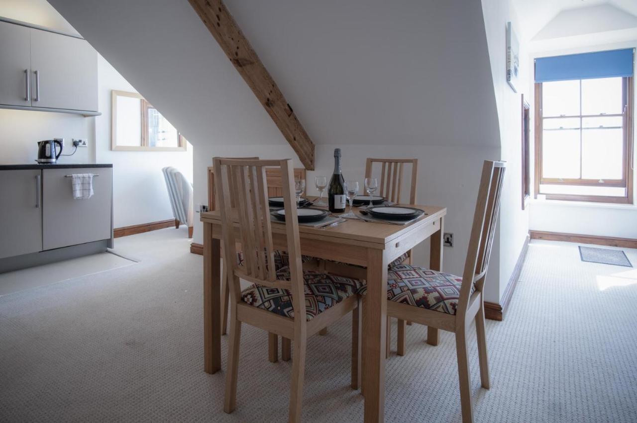 The Nest - 1 Bedroom Apartment - Tenby Bagian luar foto